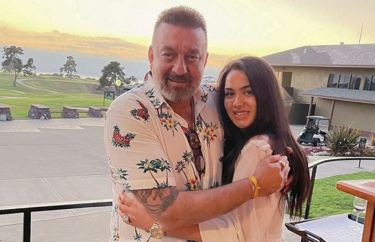 ސަންޖޭއާ އެކު ޓްރިޝަލާ.