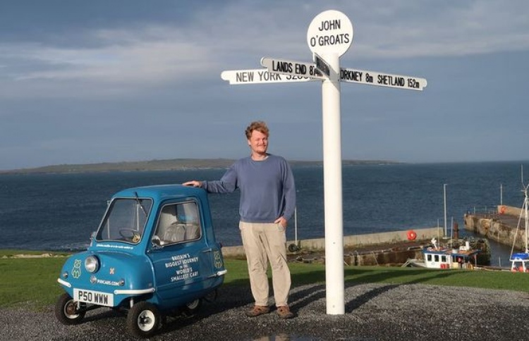 އެންމެ ކުޑަ ކާރުގައި ދަތުރެއް