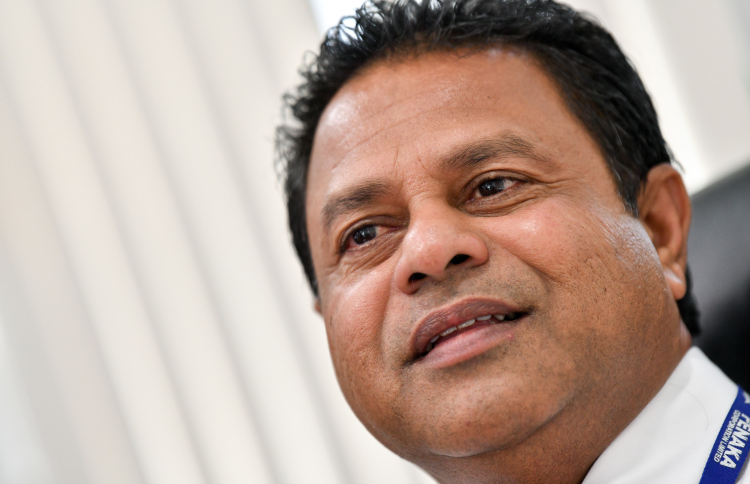 ސައީދުގެ އާއިލީ ކުންފުނިތަކަށް 92 ކޮންޓްރެކްޓް