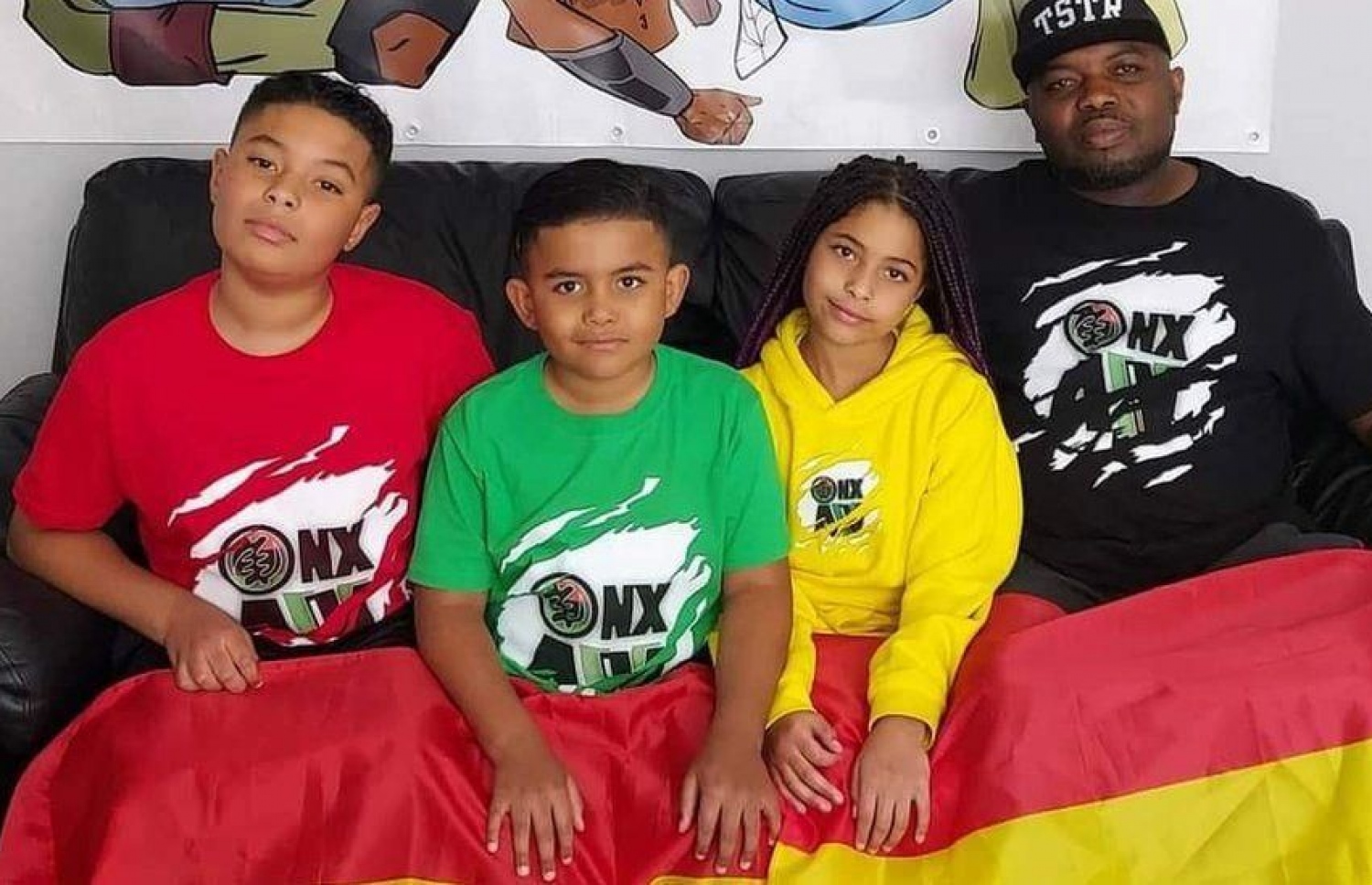 އެރިކް ތިން ކުދިންނާ އެކު.