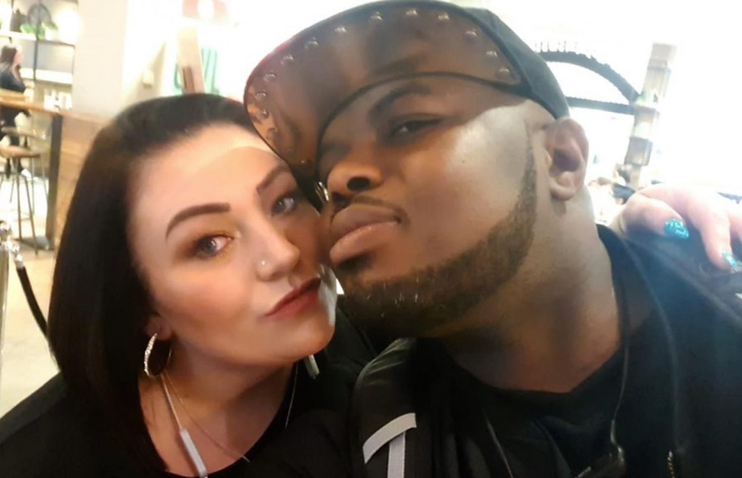 ފިރިމީހާ އެރިކްއާ އެކު ރެޗެލް.