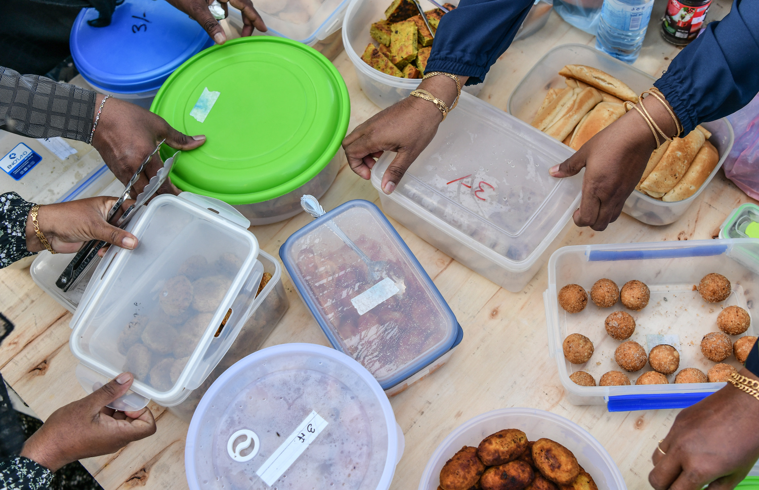 ގޭގޭގައި ތައްޔާރުކުރާ ކާބޯތަކެތި ރައްކާތެރިކަން ކަށަވަރުކުރުމަށް އެ ތަކެތި ތައްޔާރުކުރާނެ ތަންތަނުގައި ހުންނަންޖެހޭ މިންގަނޑުތަކެއް ވަނީ އަންމުކޮށްފައި-- ފޮޓޯ: ފަޔާޒު މޫސާ | މިހާރު