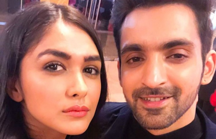 މުރްނާލްގެ ބައިވެރިޔަކީ ކުރީގެ ކޯ-އެކްޓަރު