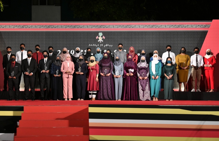 700 ދަރިވަރުންނާއެކު އޯލެވެލްގެ ގަދަ 10 ރެކޯޑަކަށް