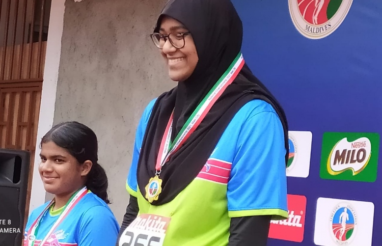 ރަން މެޑަލް އައިނީ އަށް، ޝާޔާ އަށް ކުރިއެރުން