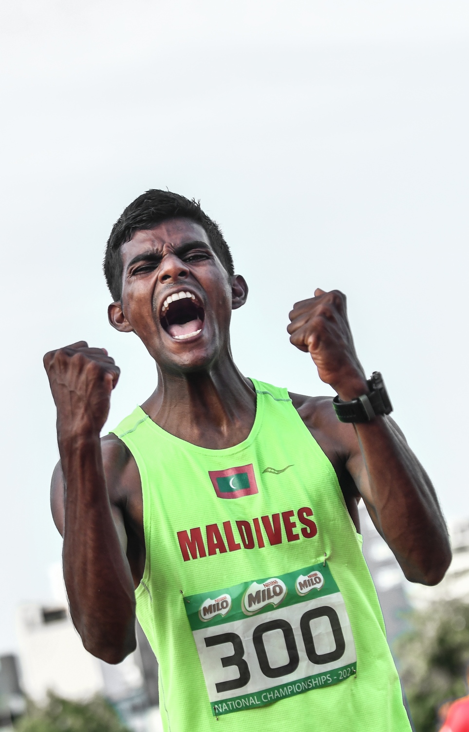 ދެ ރަން މެޑަލް ހޯދި ހުސައިން ރިޒާ އުފާފާޅު ކުރަނީ --- ފޮޓޯ: ނިޝާން އަލީ | މިހާރު