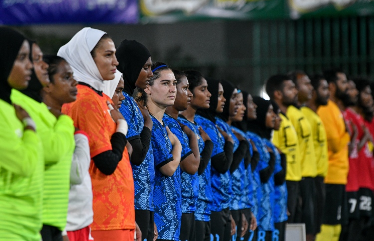 އެމްޕީއެލަށް މަޑުޖެހުމެއް، ޕޮލިސްގެ ފުރަތަމަ މޮޅު