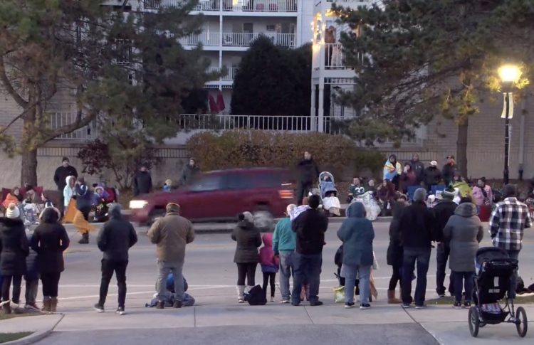 ހިނގާލުމެއްގެ ތެރެއަށް ކާރެއް ވައްދާލައި ބަޔަކު މަރު