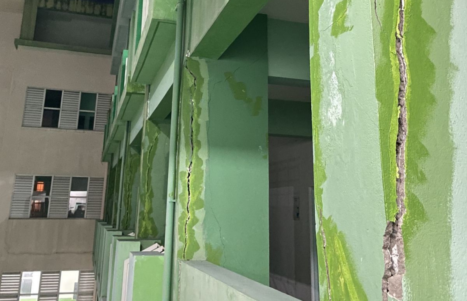 އަރަބިއްޔާ ސްކޫލުގެ ތަނބުތަކުގައި ވަރަށް ބޮޑަށް ރެނދުލާފައި.--