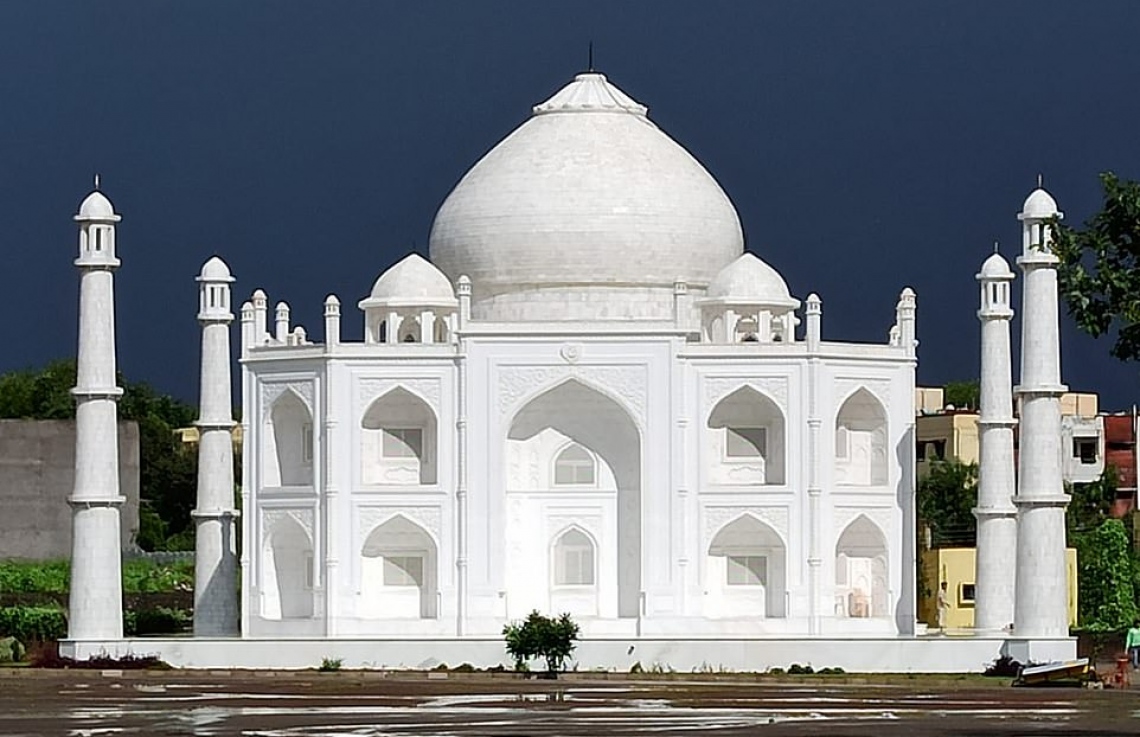 ލޯބި ވާވަރު ހާމަކޮށްދޭން "ތާޖް މަހަލް" އެއް