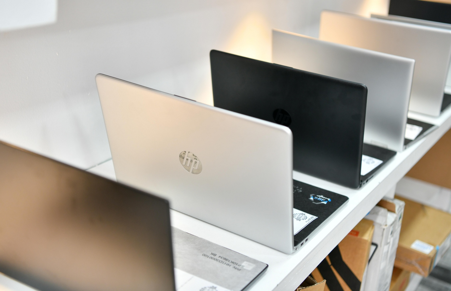 ޕްރޯލެޕް އިން ވިއްކާ އެޗްޕީ ބްރޭންޑުގެ ލެޕްޓޮޕެއް: ދުނިޔޭގެ އެންމެ މަގުބޫލު ބްރޭންޑުތަކުގެ ލެޕްޓޮޕް އެ ފިހާރައިން ލިބެން ހުންނާނެ-- ފޮޓޯ: ފަޔާޒު މޫސާ/މިހާރު