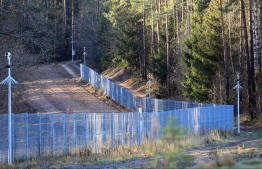 Video surveillance cameras are pictured at the Lithuanian - Belarusian border near Deveniskes, Lithuania, on November 22 2021. -- Photo: Petras Malukas / AFP