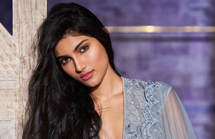 ސަލްމާނަށް ބޮޑުބޭބެ ކިޔާ އަލިޒޭގެ ފިލްމު އަންނަ މަހު