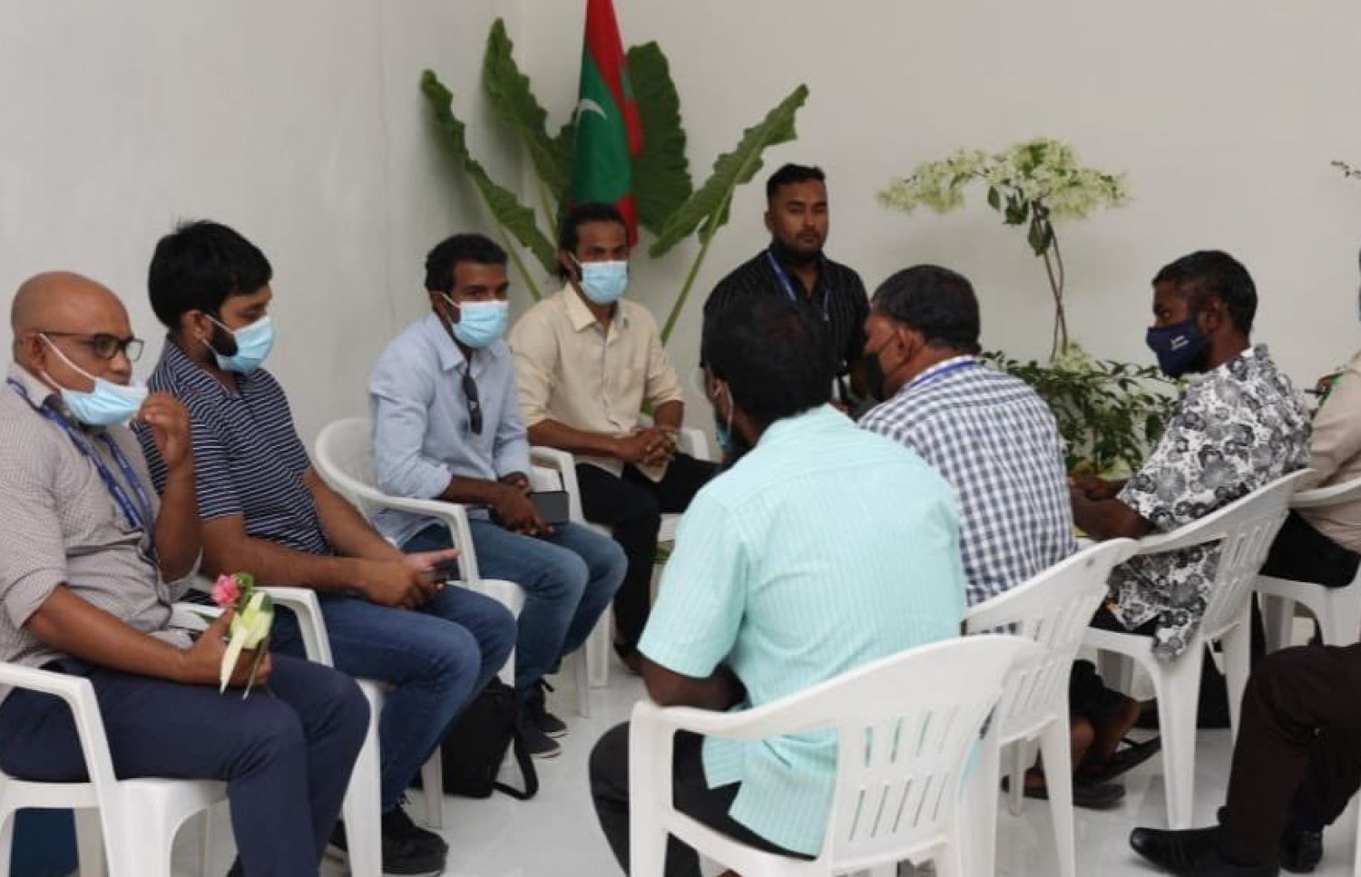 ހޯމްސްޓޭ ފެށުމަށް ރަށެއްގެ ބަޔަކަށް ޓޫރިޒަމް މިނިސްޓްރީގެ ޓީމަކުން މައުލޫމާތު ދެނީ -- ފޮޓޯ: ޓޫރިޒަމް މިނިސްޓްރީ