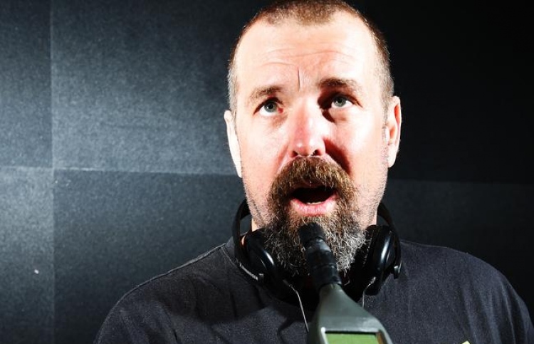 ވައެއް ލައިގެން ހެދި ރެކޯޑެއް މުގުރާލައިފި