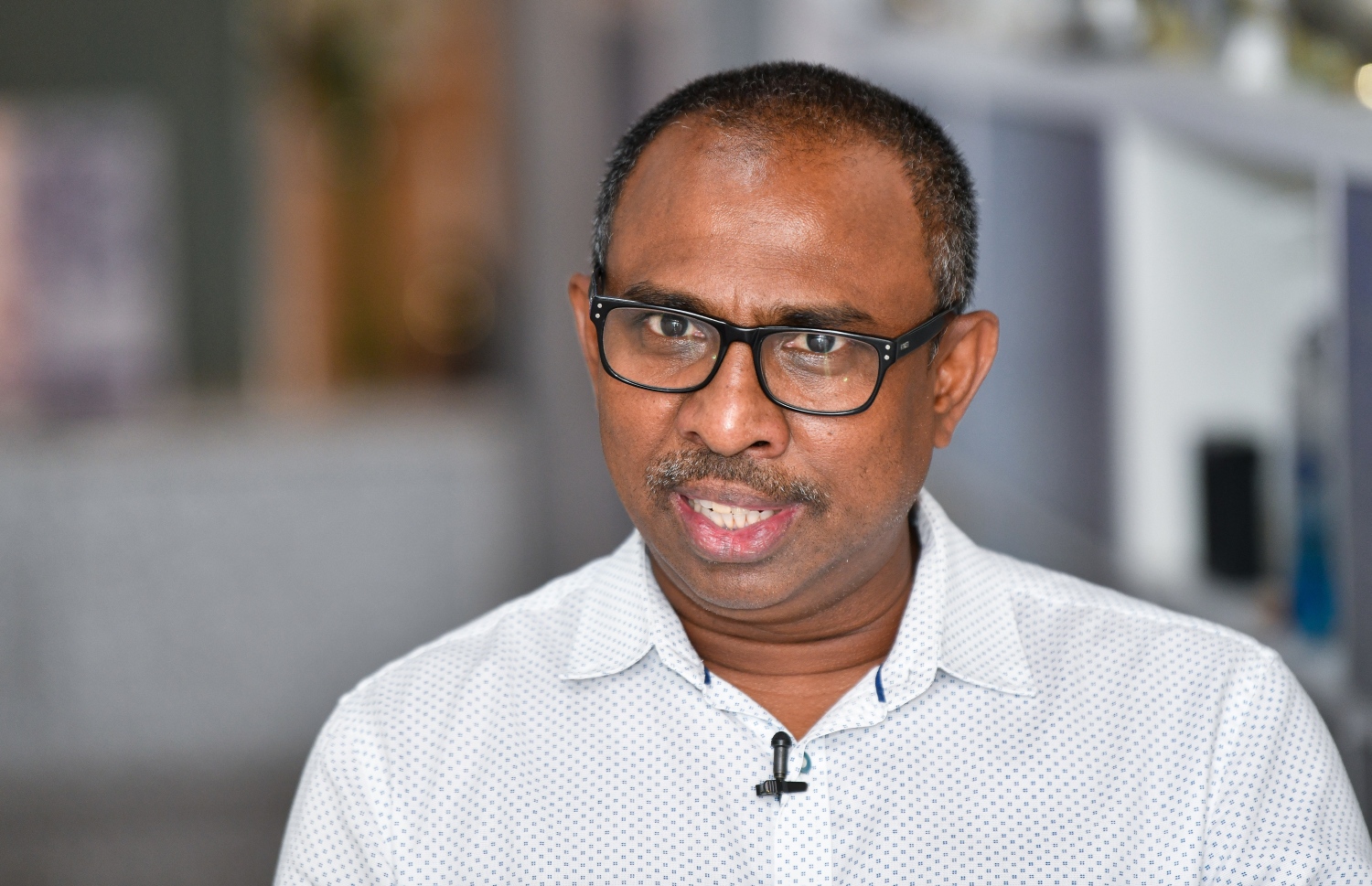 މެމްބަރު އާޒިމް: ފުރަތަމަ ބުރުގައި ރައީސް އިބްރާހިމް މުހައްމަދު ސޯލިހަށް އެއްވެސް ބަޔަކާއެކު ކޯލިޝަން ނުހެދޭނެ ކަމަށް ވިދާޅުވި.