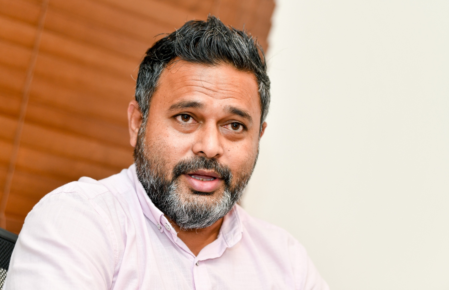 ޕީޕީއެމްގެ ނައިބު ރައީސް ޝިޔާމް "މިހާރު" ގެ "މެދުސަފުހާ" އަށް އިއްޔެ އިންޓަވިއު ދެއްވަނީ.---ފަޔާޒު މޫސާ/ މިހާރު