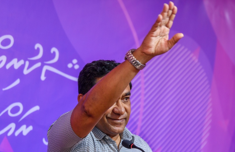 ޔާމީން، ސިޔާސީ ވާހަކަތަކާ ދުރަށް!