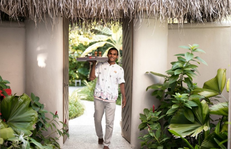 ނޯޓިލަސްގެ މުވައްޒަފެއްގެ ސާވިސް ޗާޖު، 25،000ރ.