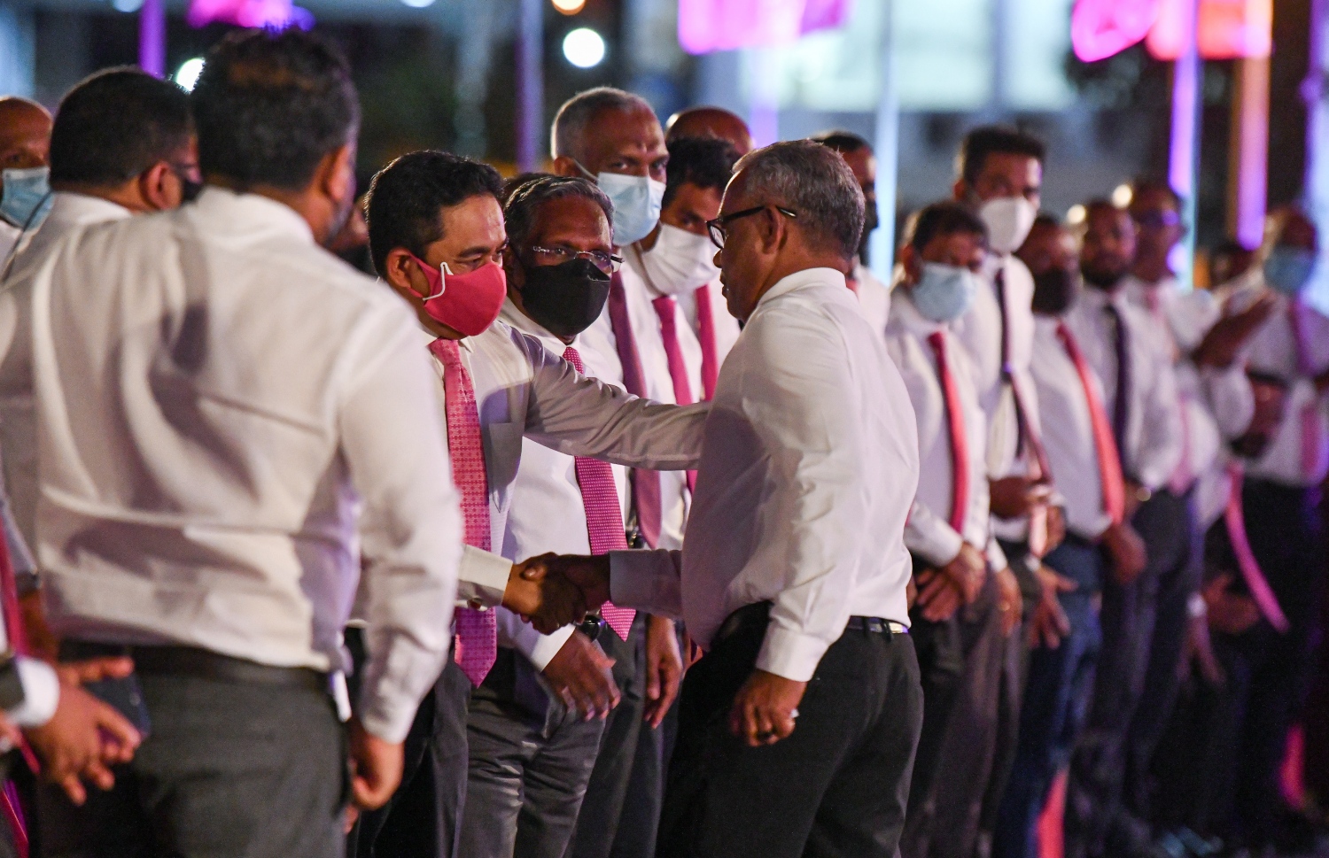 ކުރީގެ ރައީސް އަބްދުﷲ ޔާމީން މިނިވަންވުމާ ގުޅިގެން އިދިކޮޅު ޕީޕީއެމް/ޕީއެންސީން އަލިމަސް ކާނިވަލުގައި ބޭއްވި ޖަލްސާ.-- ފޮޓޯ: ފަޔާޒް މޫސާ / މިހާރު