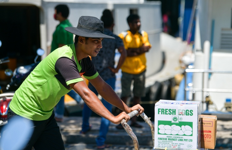 ބަންގްލަދޭޝް މަސައްކަތްތެރިން ނުލިބި ވިޔަފާރި ހުއްޓިދާނެ