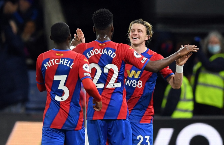 ގަލެގާގެ ދެ ލަނޑާއެކު ޕެލަސް އިން އެވަޓަން ބަލިކޮށްފި