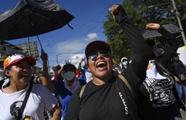 Women shout slogans during a protest against Salvadoran President Nayib Bukele and for an independent judiciary in San Salvador, on December 12, 2021. -- Photo: Marvin Recinos / AFP
