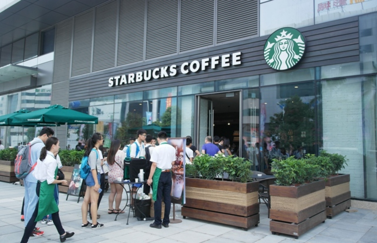 ސްޓާބަލްސްގެ ޗައިނާގެ އައުޓްލެޓެއް.