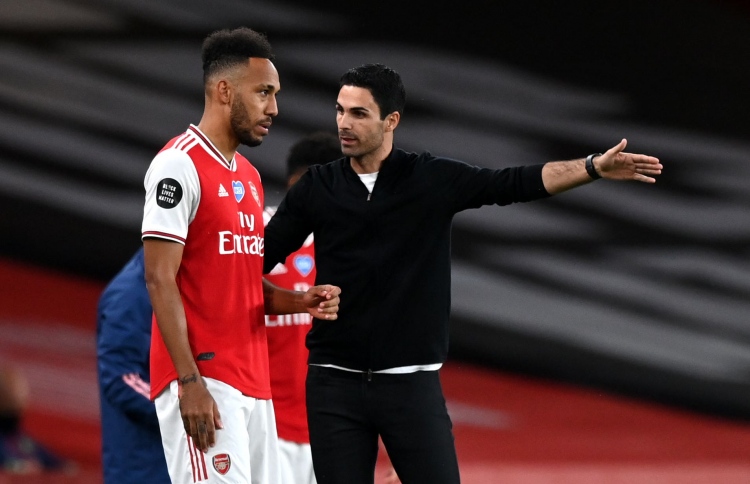 އޮބާމަޔަން އަތުން ކެޕްޓަން ބޭންޑް އަތުލީ މަޖުބޫރުވެގެން