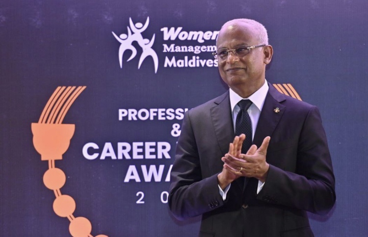 ކުރިއެރޭނީ ހިންގުމުގެ ދާއިރާގައި އަންހެނުން އިތުރުވެގެން