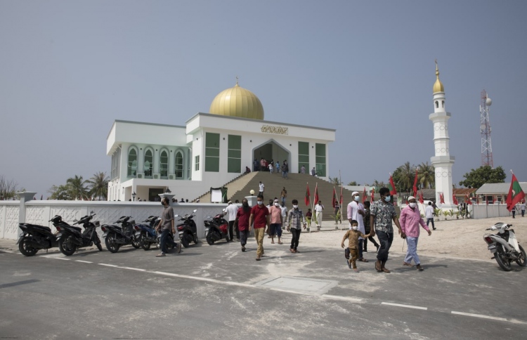 155 މިސްކިތުގައި ސޯލާ ޕެނަލް ހަރުކުރަނީ