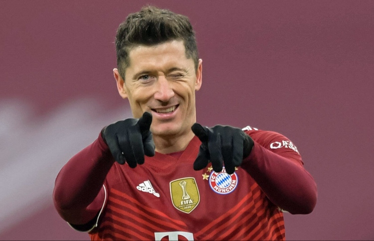 ރެކޯޑަކާ އެކު ލެވަންޑޯސްކީ އަހަރު ނިންމާލައިފި