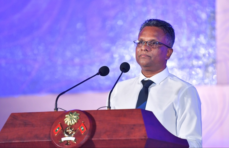 "ތިން އަހަރުން ހެދި ބަނދަރު އެއް އަހަރުން ނިންމަން"