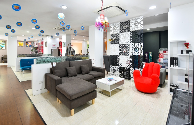 ދަމާސްގެ "އިޔަ އެންޑް ސޭލް" ފަށައިފި