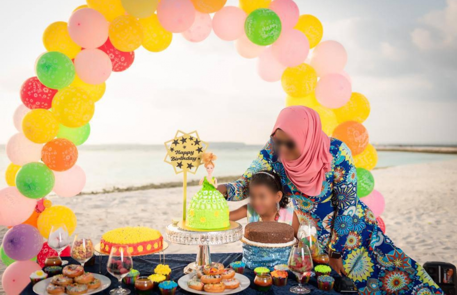 ދަރިފުޅުގެ ހަ ވަނަ އުފަން ދުވަސް އާއިލާއާ އެކު ފާހަގަކުރަނީ.