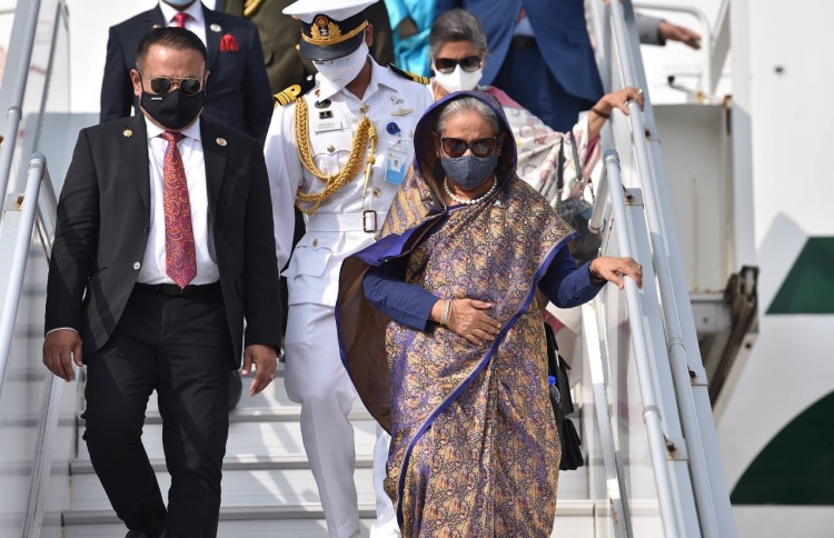 ހަސީނާ  ވަޑައިގެންފި، ރަސްމީ ބައްދަލުވުންތައް މާދަމާ