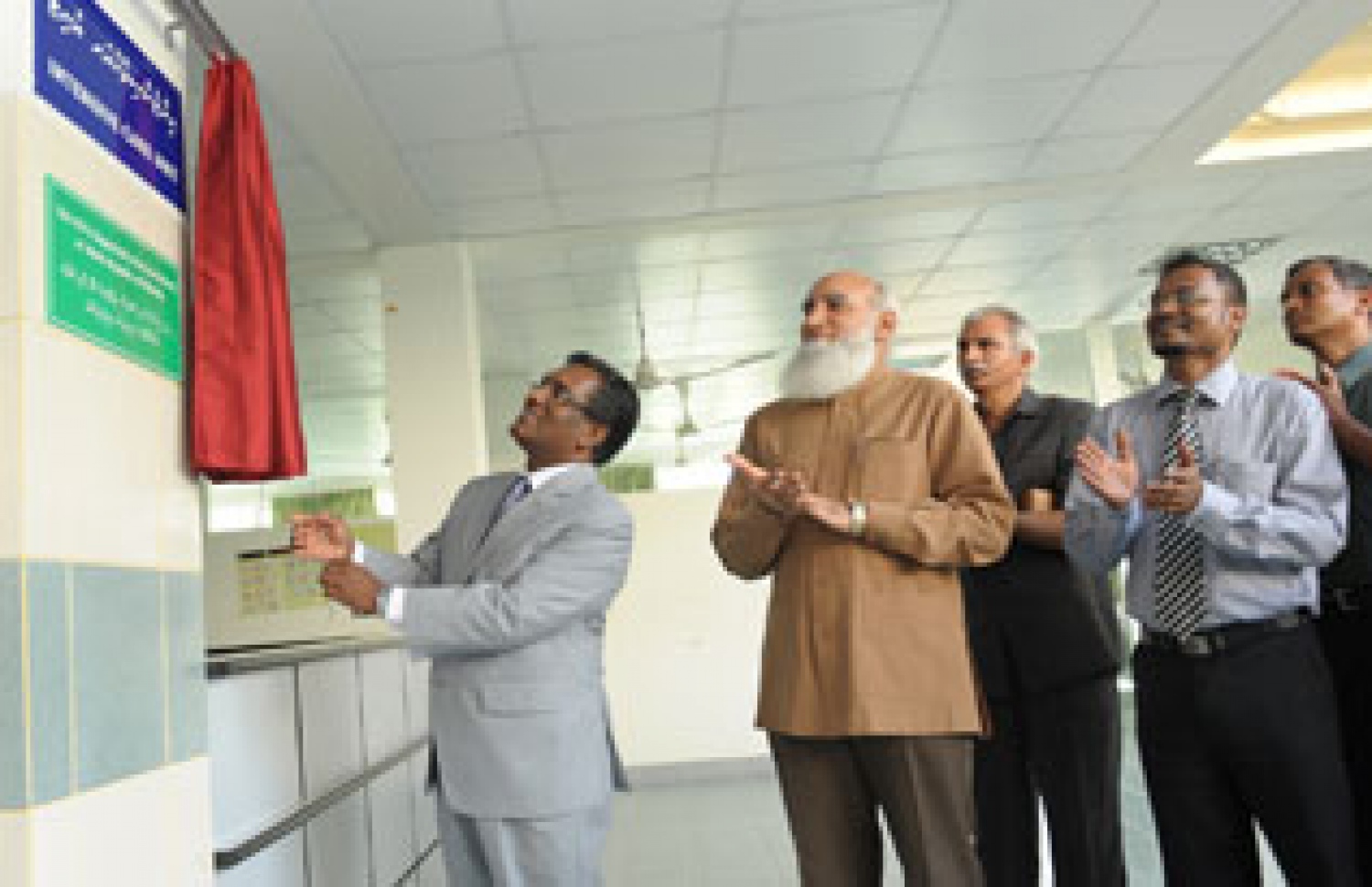 ކުރީގެ ނައިބު ރައީސް ޑރ. ވަހީދު، ހުޅުމާލެ ހޮސްޕިޓަލްގައި އައިސީޔޫގެ ހިދުމަތް މީގެ 11 އަހަރުކުރިން ފައްޓަވައިދެއްވަނީ.-- ފޮޓޯ: ރައީސް އޮފީސް