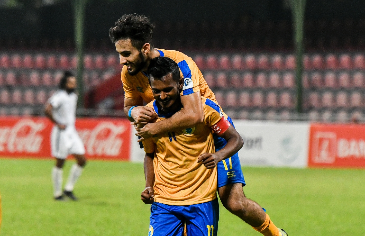 ވެލެންސިއާގެ ކުޅުންތެރިން ކުޅުނު މެޗެއްގައި ލަނޑު ޖެހުމަށް ފަހު އުފާފާޅު ކުރަނީ