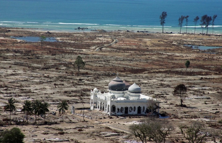 ހިތްވަރަކީ ސުނާމީގައި ބިމާހަމަވިިއިރު ސަލާމަތްވި މިސްކިތް