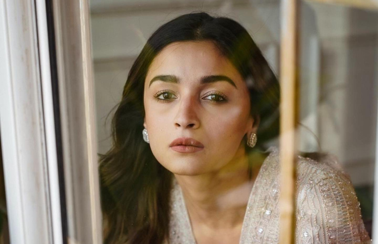 އެންމެ ގިނައިން ފާޑުކިޔަނީ އަންހެނުން: އާލިއާ