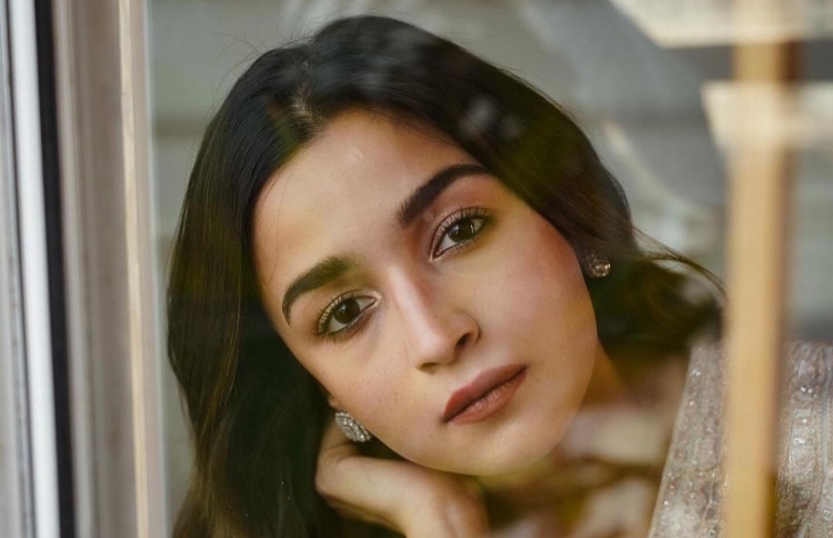 އާލިއާ ކުޑަކުދިންގެ ވާހަކަ ފޮތެއް ނެރެފި