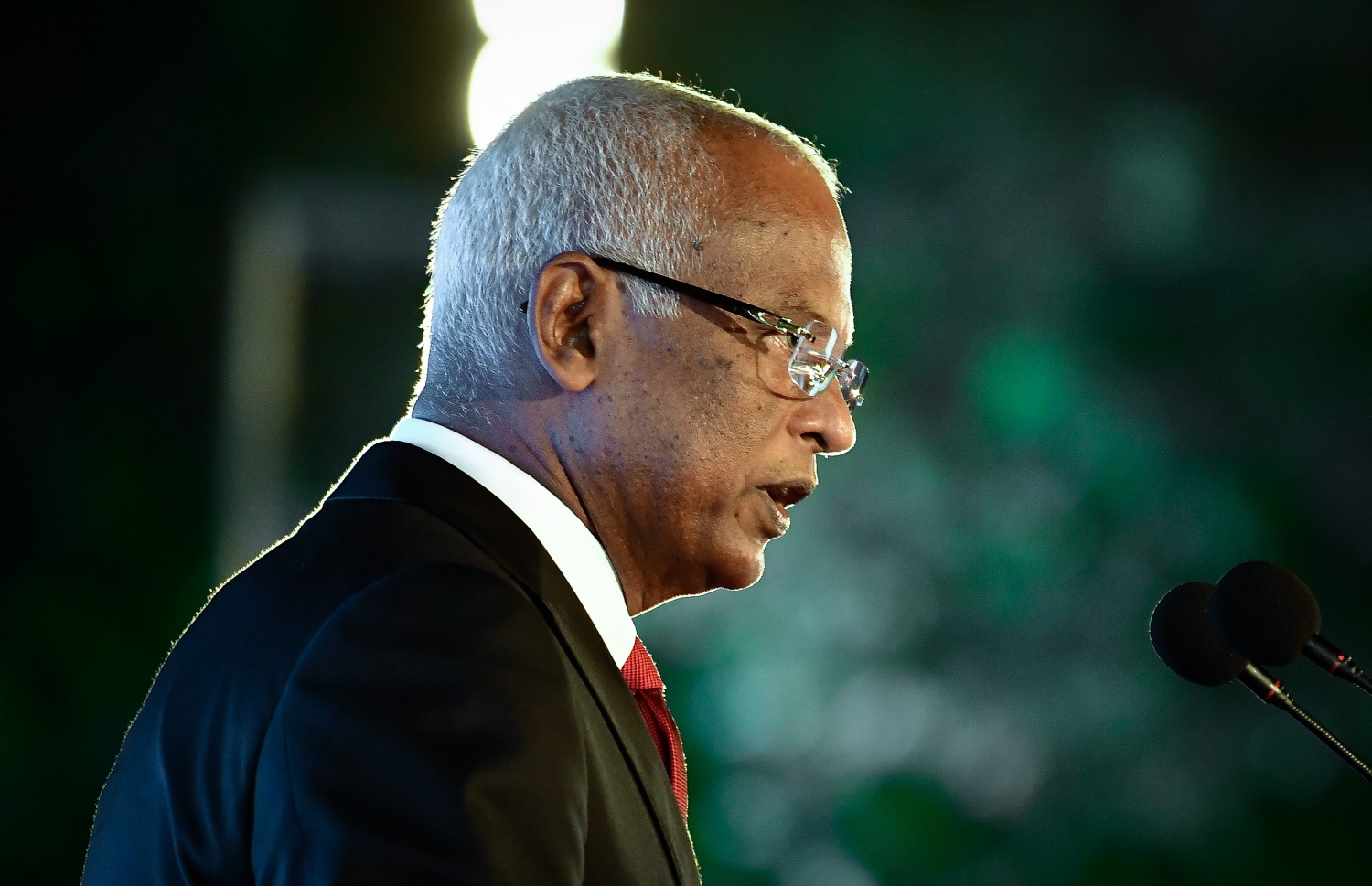 ރައީސް އިބްރާހިމް މުހައްމަދު ސޯލިހު: އެއް އިރެއްގައި އެންމެ ގާތް އެކުވެރިޔާ ނަޝީދަށް ރައްދު ދެއްވުމުގައި އުޅުއްވަނީ މާ ފަހަތުގައި.--- ފައިލް ފޮޓޯ: ނިޝާން އަލީ| މިހާރު