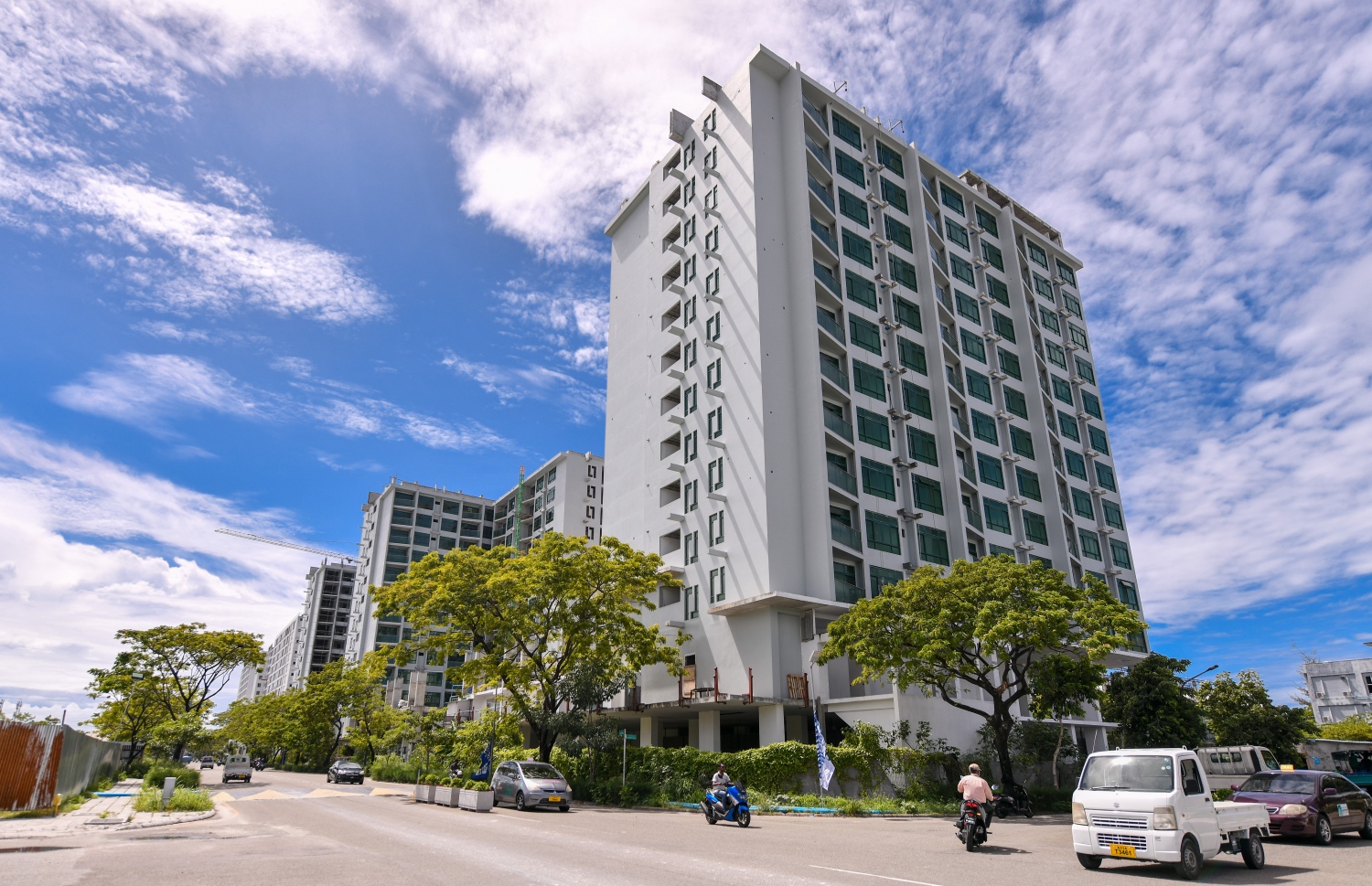 ސިފައިންގެ "ސިފްކޯ ހިޔާ" ފްލެޓް މަޝްރޫއުގެ ތެރެއިން ހަދަމުންދާ ފްލެޓްތަކުގެ ބޭރުން، މި ފްލެޓްތަކުގެ %60 ވަނީ ނިމިފަ-- ފޮޓޯ: ފަޔާޒު މޫސާ / މިހާރު