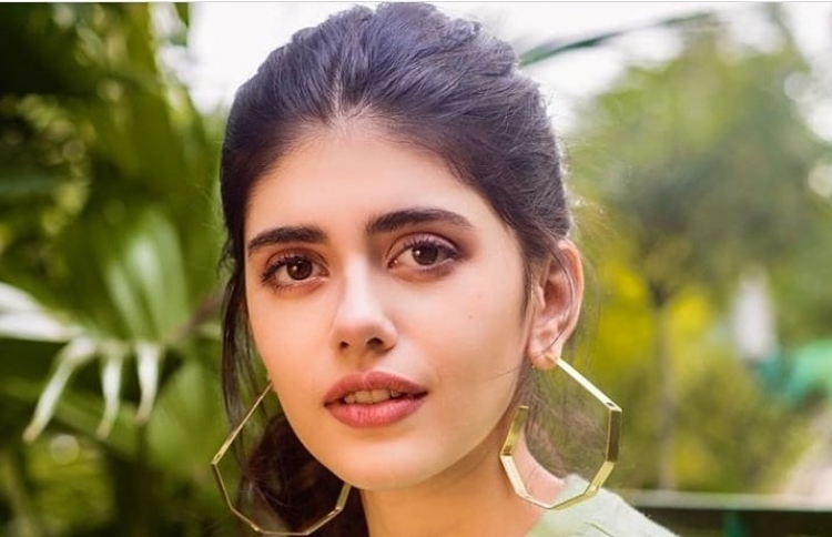 ފިލްމެއް ހޮވުން ފަސޭހައެއް ނޫން: ސަންޖަނާ