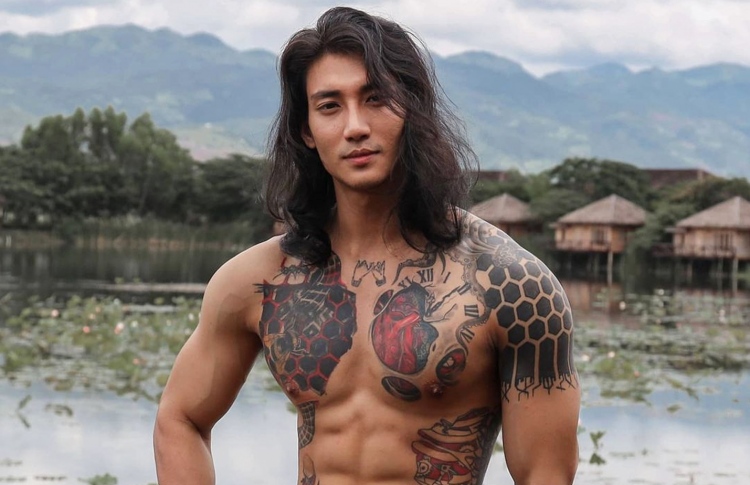 މުޒާހަރާކުރުމުން މޮޑެލްއަކު ތިން އަހަރަށް ޖަލަށް