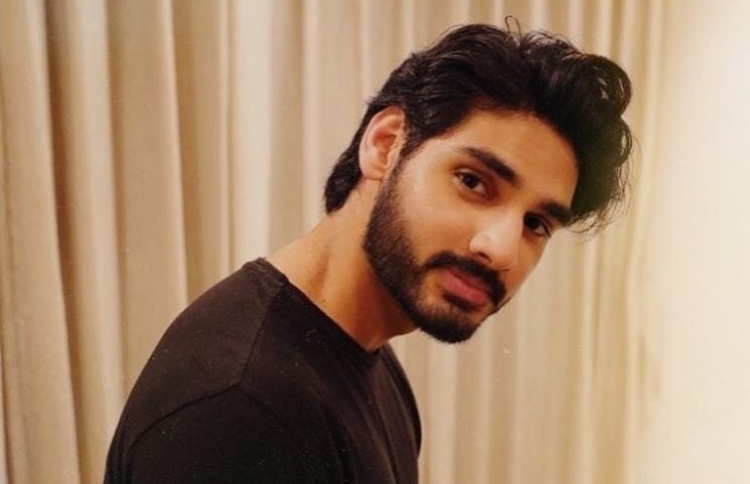 އަހާންގެ ކެރިއަރު ޓައިގާ ވެސް ދާ މަގުން