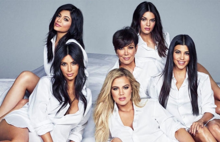 އާއިލާގެ ކޮންމެ ކުއްޖަކަށް އިލެކްޓްރިކް ކާރެއް