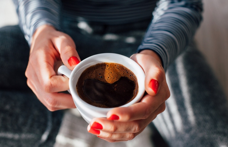 ކަޅު ކޮފީ ބޯ ހިތްވުން ގުޅެނީ މީހާ ޖީންއާ