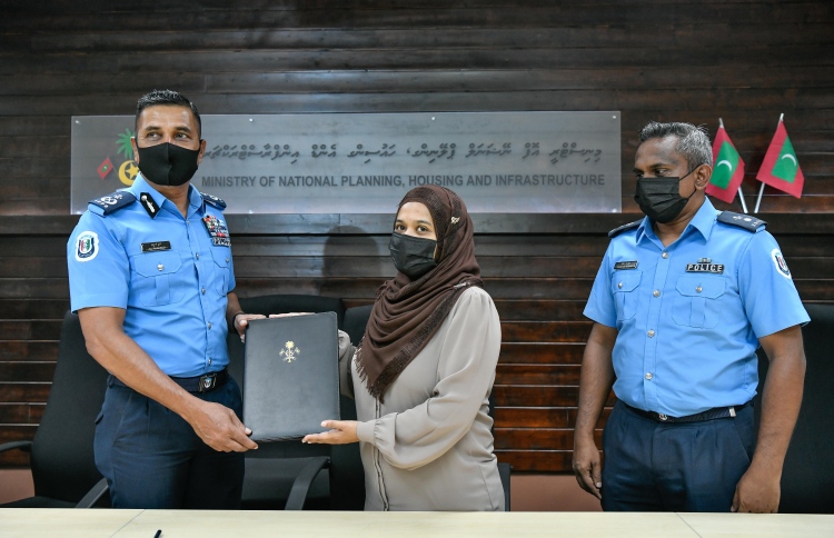 ފުލުހުން ފްލެޓްތައް ނުނިމި އަނެއްކާ އިތުރު މަހެއް!