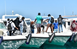 ސްކޫލް ޗުއްޓީގައި 2021 ވަނަ އަހަރު ބަޔަކު މާލޭން ރަށަކަށް ފުރަން ލޯންޗަށް އަރަނީ: އަންނަ ދިރާސީ އަހަރު ސްކޫލް ބޮޑު ޗުއްޓީ ދިމާވަނީ ރޯދަމަހާ. -- ފައިލް ފޮޓޯ: ނިޝާން އަލީ/މިހާރު